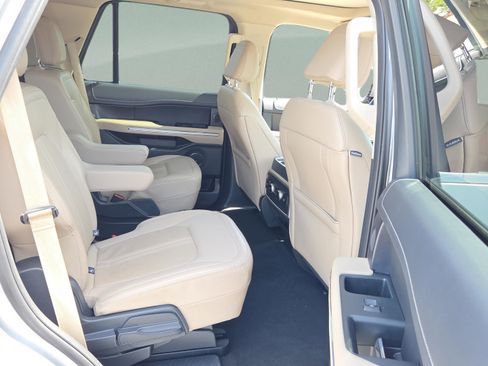 Used 2024 Ford Expedition Limited AWD/4WD image 14
