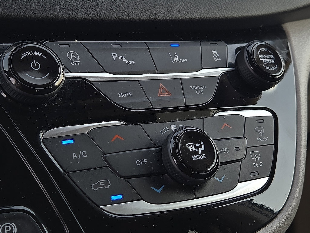 Used 2024 Chrysler Pacifica Touring-L FWD image 15