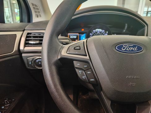 Used 2018 Ford Fusion SE w/ Fusion SE Technology Package FWD image 9