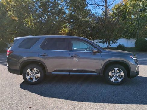 New 2025 Honda Pilot EX-L image 3