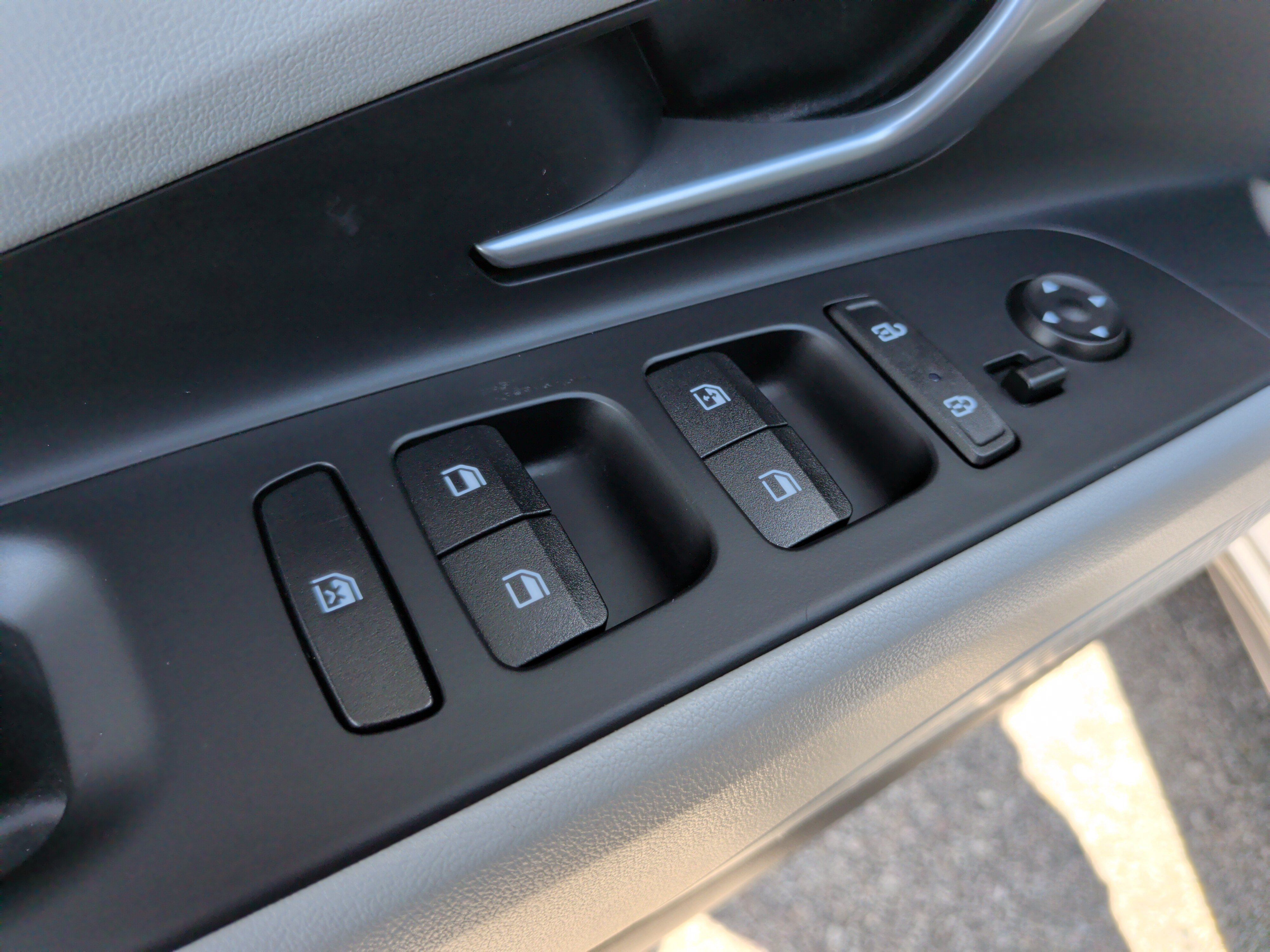 Used 2022 Hyundai Elantra Limited FWD image 29