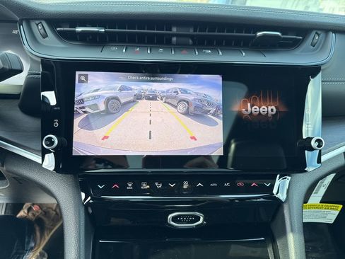 New 2026 Jeep Grand Cherokee Limited AWD/4WD image 14