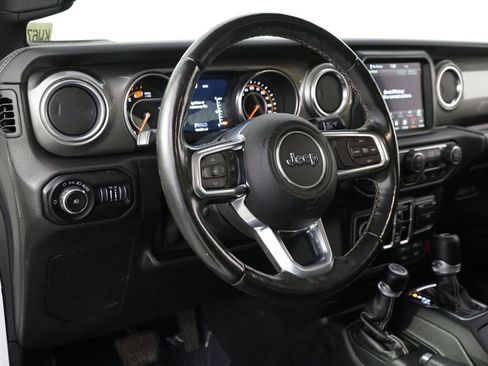 Used 2019 Jeep Wrangler Unlimited Sahara AWD/4WD image 11