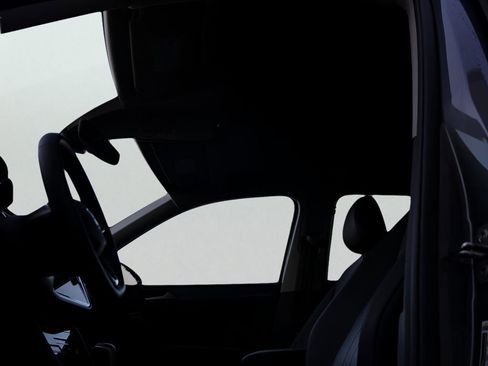 Used 2024 Volkswagen Tiguan SE image 38