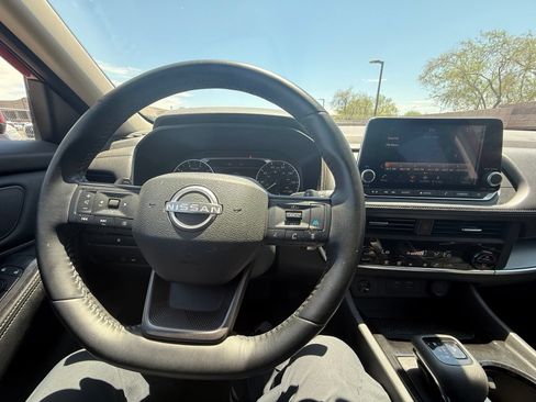 Used 2025 Nissan Rogue SV FWD image 21