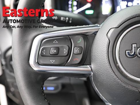 Used 2025 Jeep Wrangler Unlimited Sahara AWD/4WD image 15