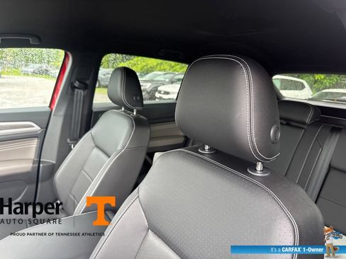 Used 2023 Volkswagen Atlas Cross Sport SE FWD image 12