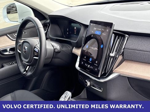 Certified 2025 Volvo XC90 B6 Plus image 31