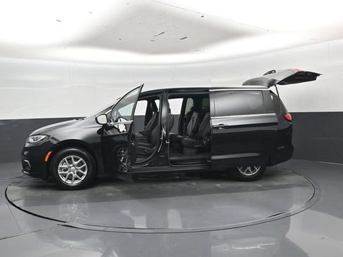 Used 2026 Chrysler Pacifica Select FWD image 56