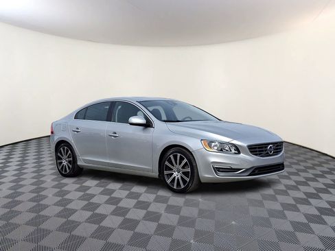 Used 2018 Volvo S60 T5 Inscription image 4
