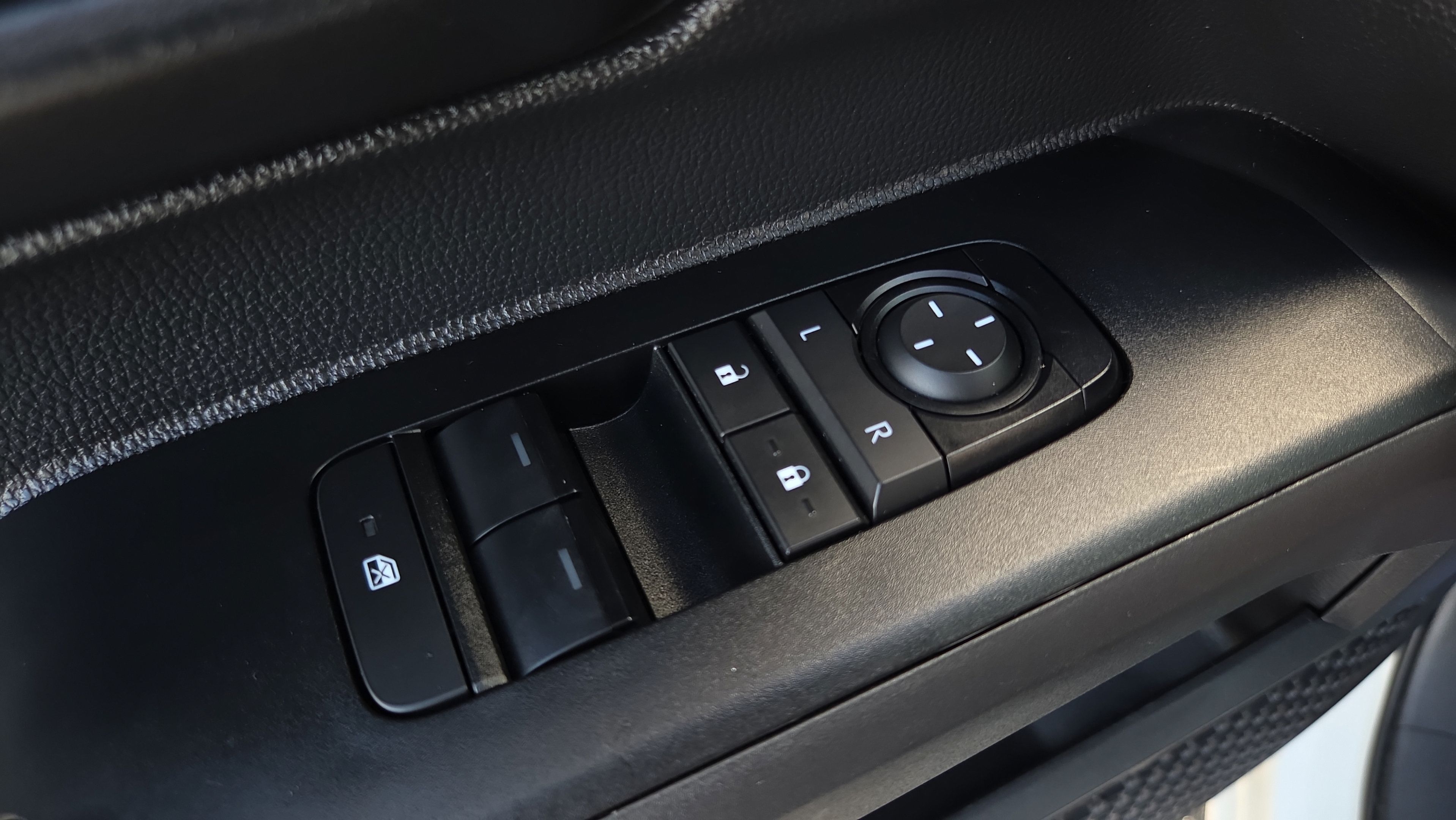 Used 2024 Toyota Tacoma SR RWD image 32