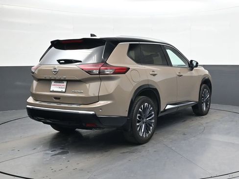 Used 2024 Nissan Rogue Platinum image 4