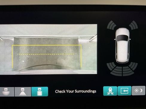 Certified 2025 Honda Pilot Touring image 18