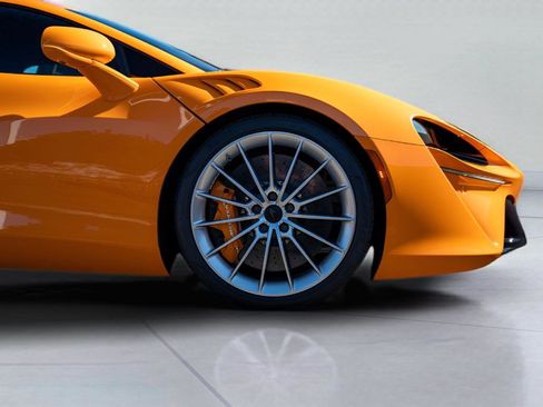 New 2026 McLaren Artura RWD image 19
