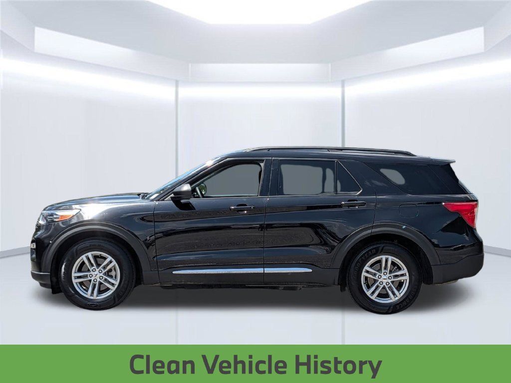 Used 2023 Ford Explorer XLT w/ Equipment Group 202A RWD image 2