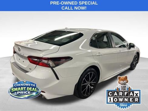 Used 2024 Toyota Camry SE image 5