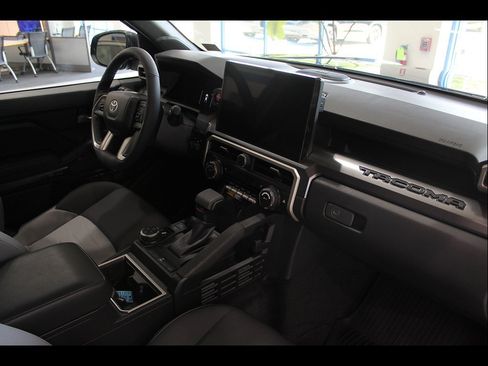 Used 2025 Toyota Tacoma TRD Off-Road w/ TRD Off Road Upgrade Package AWD/4WD image 23