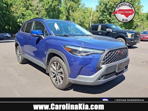 Used 2022 Toyota Corolla Cross XLE image 1