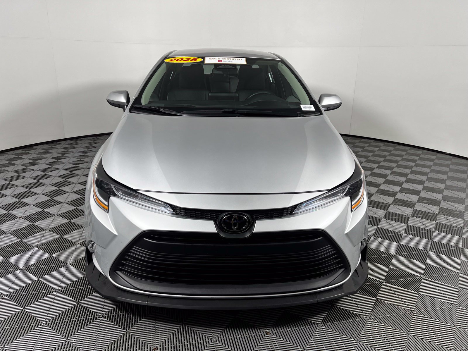 Used 2025 Toyota Corolla LE w/ LE Premium Package FWD image 2