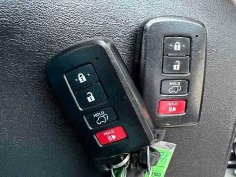 Used 2015 Toyota RAV4 Limited AWD/4WD image 28