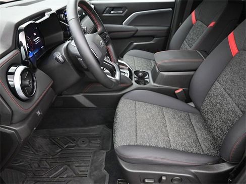 Used 2025 Chevrolet Colorado Z71 image 16