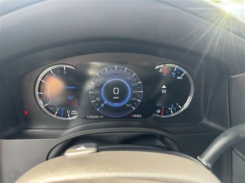 Used 2017 Cadillac Escalade Luxury AWD/4WD image 18