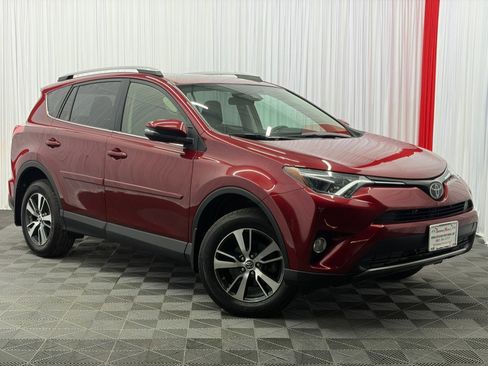 Used 2018 Toyota RAV4 XLE AWD/4WD image 2