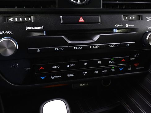 Used 2020 Lexus RX 450h AWD w/ Luxury Package image 31