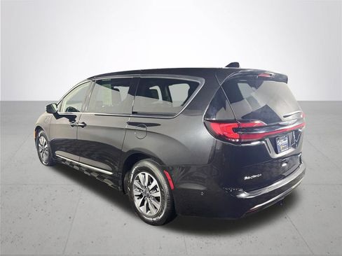 Used 2023 Chrysler Pacifica Limited FWD image 8