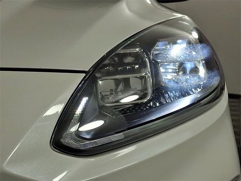 Used 2020 Ford Escape Titanium image 12