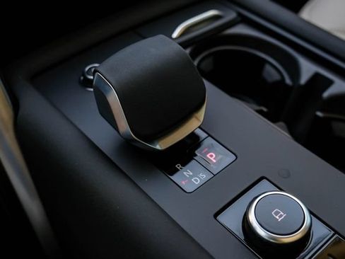 New 2026 Land Rover Discovery S AWD/4WD image 33