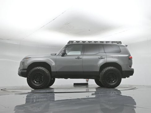 Used 2025 Lexus GX 550 AWD/4WD image 6