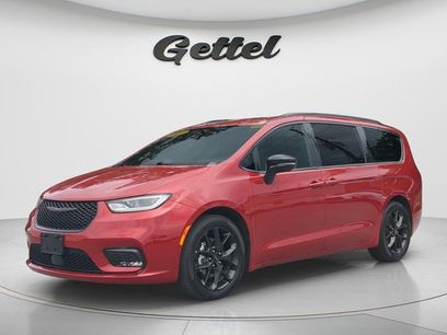 Used 2025 Chrysler Pacifica Limited