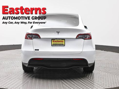 Used 2022 Tesla Model Y Long Range AWD/4WD image 6