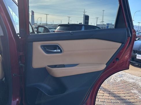 Used 2021 Nissan Rogue Platinum image 26