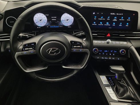Used 2023 Hyundai Elantra SEL w/ Convenience Package FWD image 22