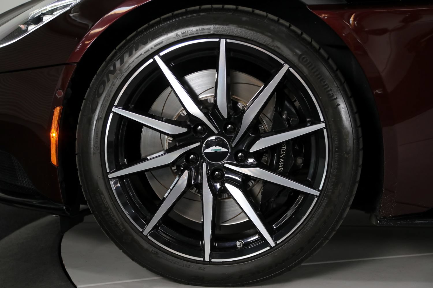 Used 2019 Aston Martin DB11 Volante RWD image 16