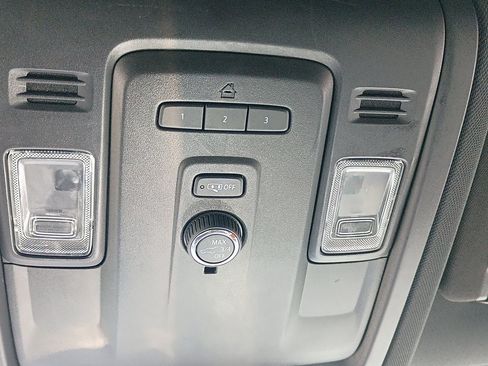 Used 2022 Chevrolet Suburban LT AWD/4WD image 23