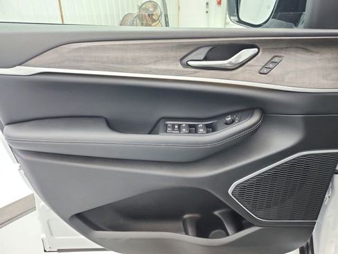 New 2026 Jeep Grand Cherokee L Limited image 34