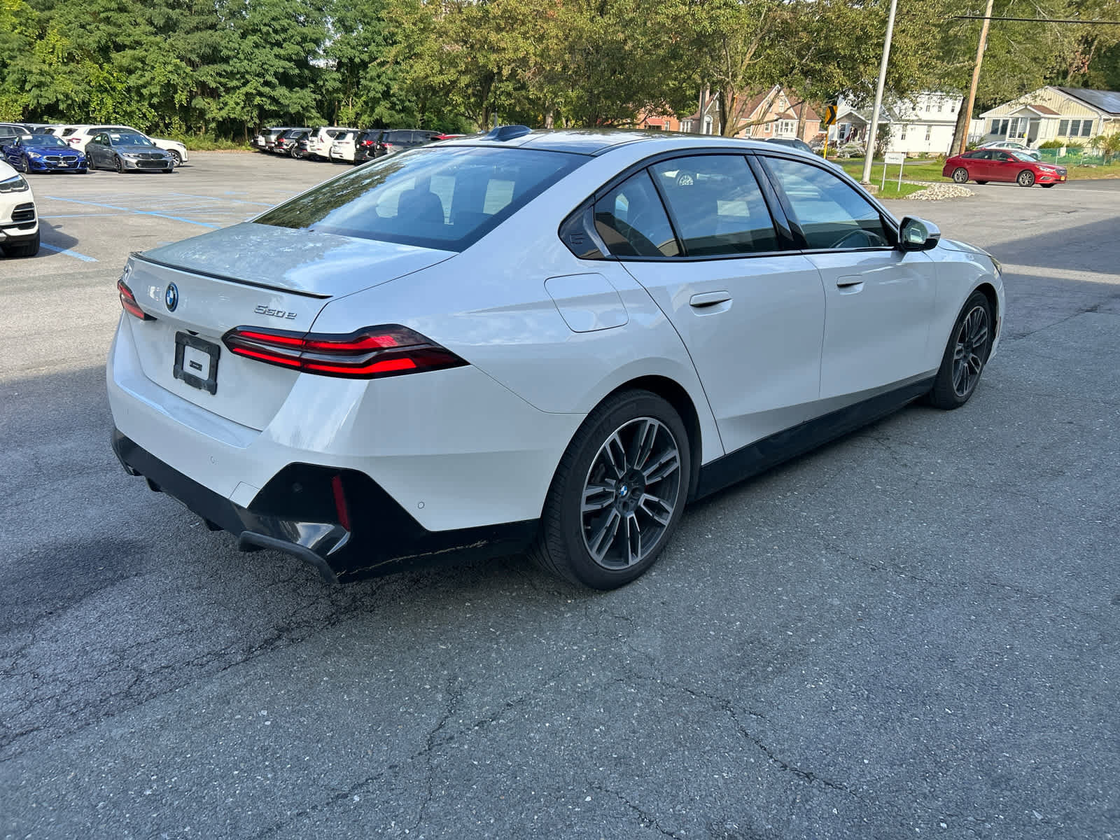 Used 2026 BMW 550e xDrive w/ Executive Package AWD/4WD image 5