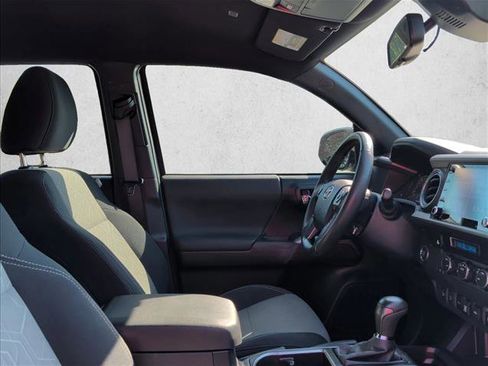 Used 2022 Toyota Tacoma TRD Sport w/ Technology Package RWD image 23