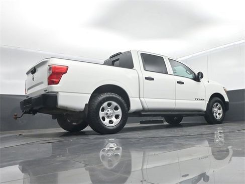 Used 2018 Nissan Titan S image 50