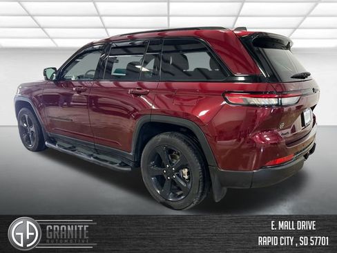 Used 2025 Jeep Grand Cherokee Limited w/ Black Appearance Package AWD/4WD image 4