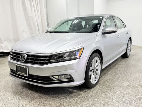 Used 2017 Volkswagen Passat 3.6 SEL Premium image 3
