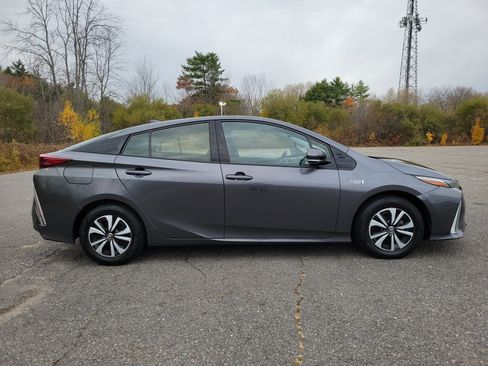 Used 2018 Toyota Prius Prime Plus image 4