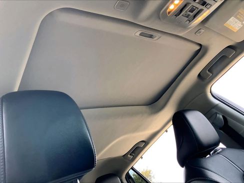 Used 2023 Toyota Highlander Limited FWD image 23