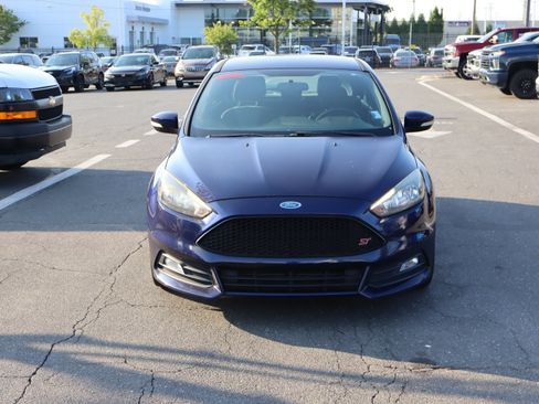 Used 2017 Ford Focus ST FWD image 3