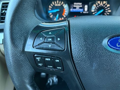 Used 2017 Ford Explorer XLT image 22