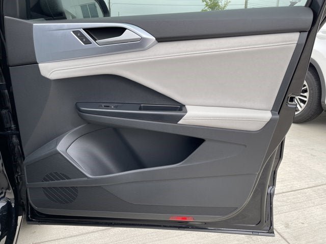 New 2025 Volkswagen Taos SE FWD image 31