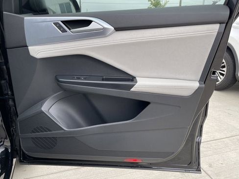New 2025 Volkswagen Taos SE image 31